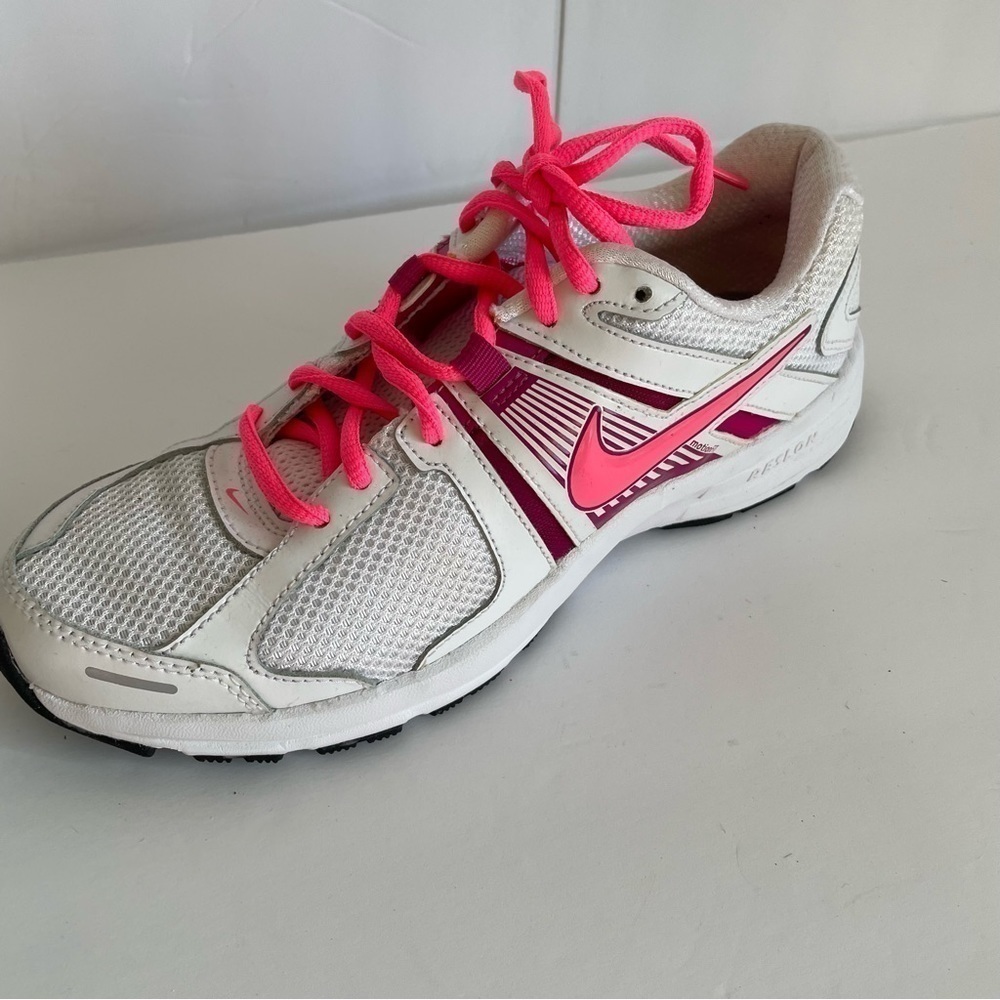 Nike Shoes,Women’s size 8 mesh-upper White/Pink comfort footbed,outdoor workout